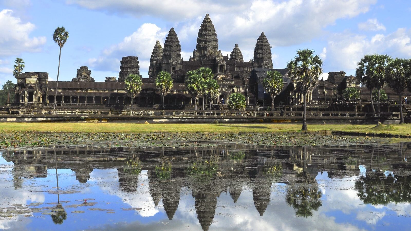 Angkor Wat temple reflected in the lotus pond at Siem Reap, Cambodia